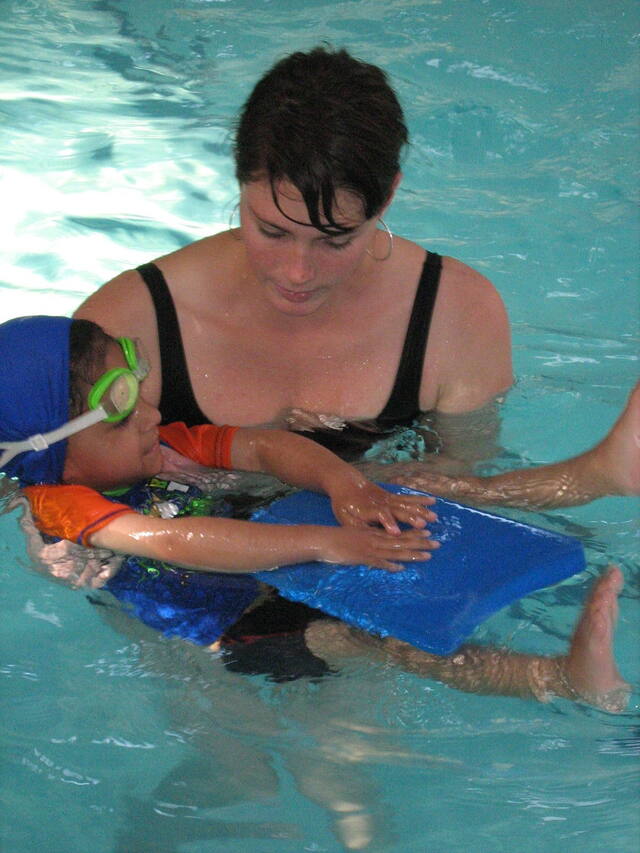 Instructor helping a learner with a kickboard